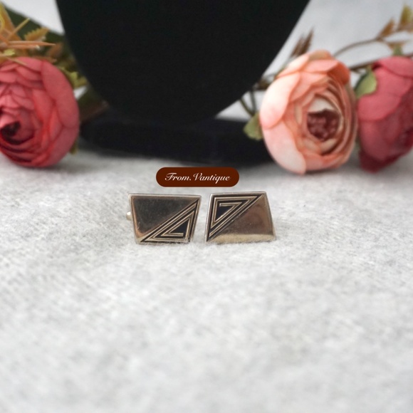 👔 VINTAGE Men Suit Golden Trapezoid with Abstract Pattern Cufflinks 🔗 - Picture 2 of 5